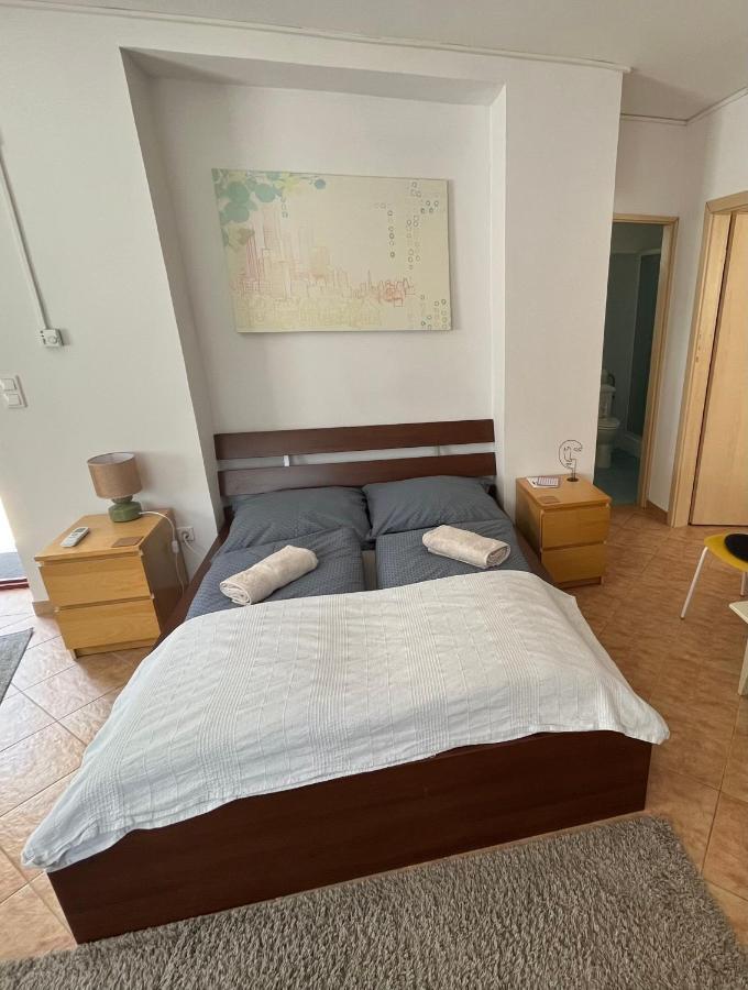 Wash House Apartman Győr Exteriör bild
