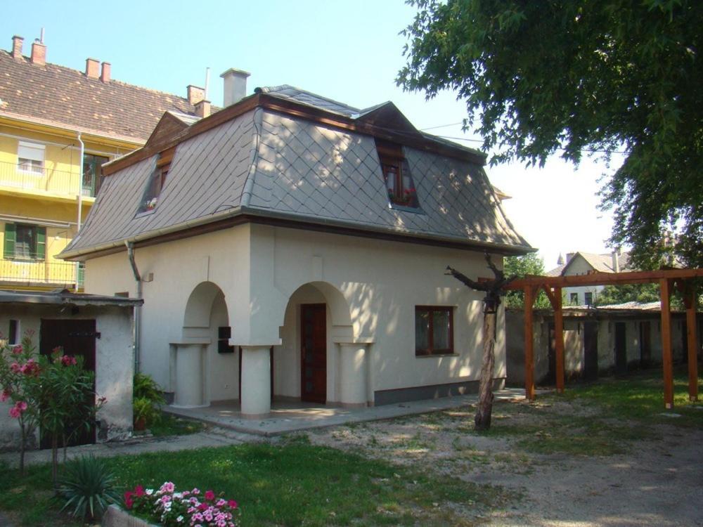 Wash House Apartman Győr Exteriör bild